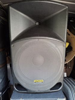 Makie Tump 15" Powered Speaker In Good Condition 