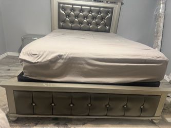 Queen bedroom