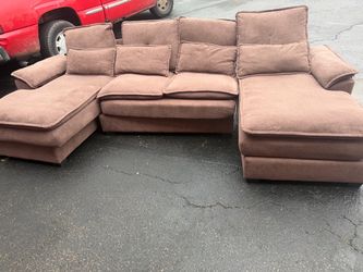 Brown sectional (free delivery)