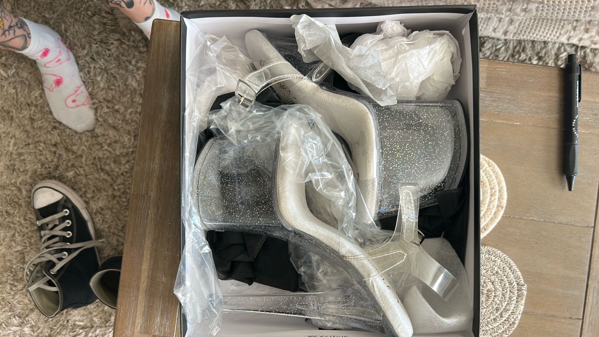 Clear Glitter Pleasers Size 8