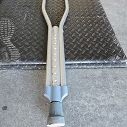 Aluminum Crutches for Adults and Children – Pair of Lightweight, Height Adjustable Crutches