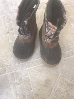 Snow boots good condition size 9 buena condición tamaño 2