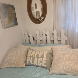 WHITE GOTHIC STYLE PICKET FENCE SOLID WOOD /FULL HEADBOARD