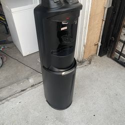 HOT N COLD WATER DISPENSER