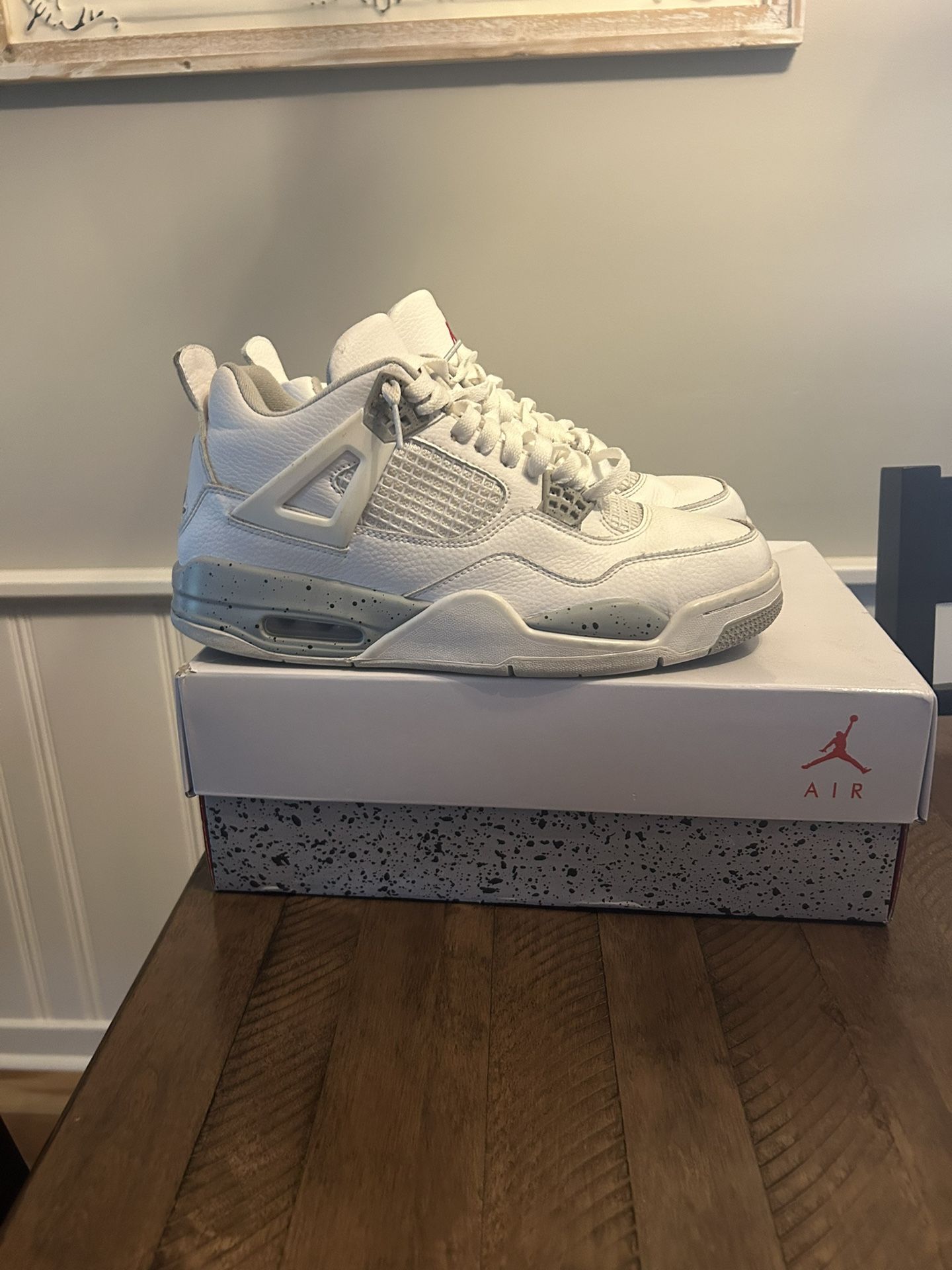 Jordan 4 White Oreo Men’s Size 10 (Great Condition) $180.00