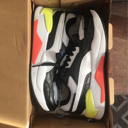 Puma  Size 7.5 Womens