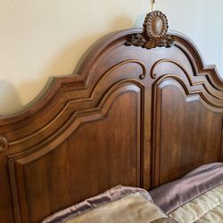 Queen Size Bed And Two Dressers And Two Nightstands Bedroom Set 