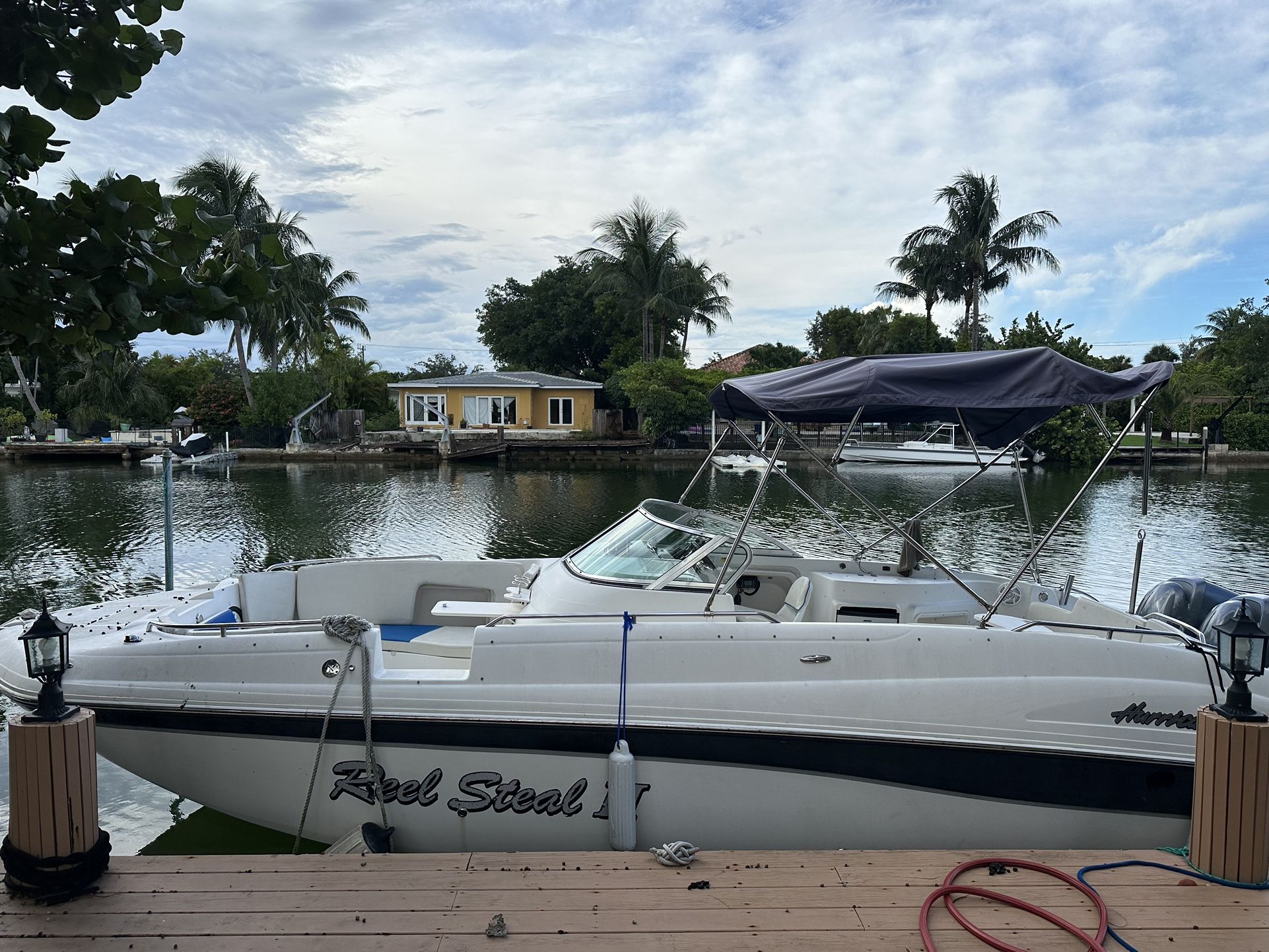 2004 hurricane Sun Deck 24’ Twin Yamaha 150 And Trailer Included