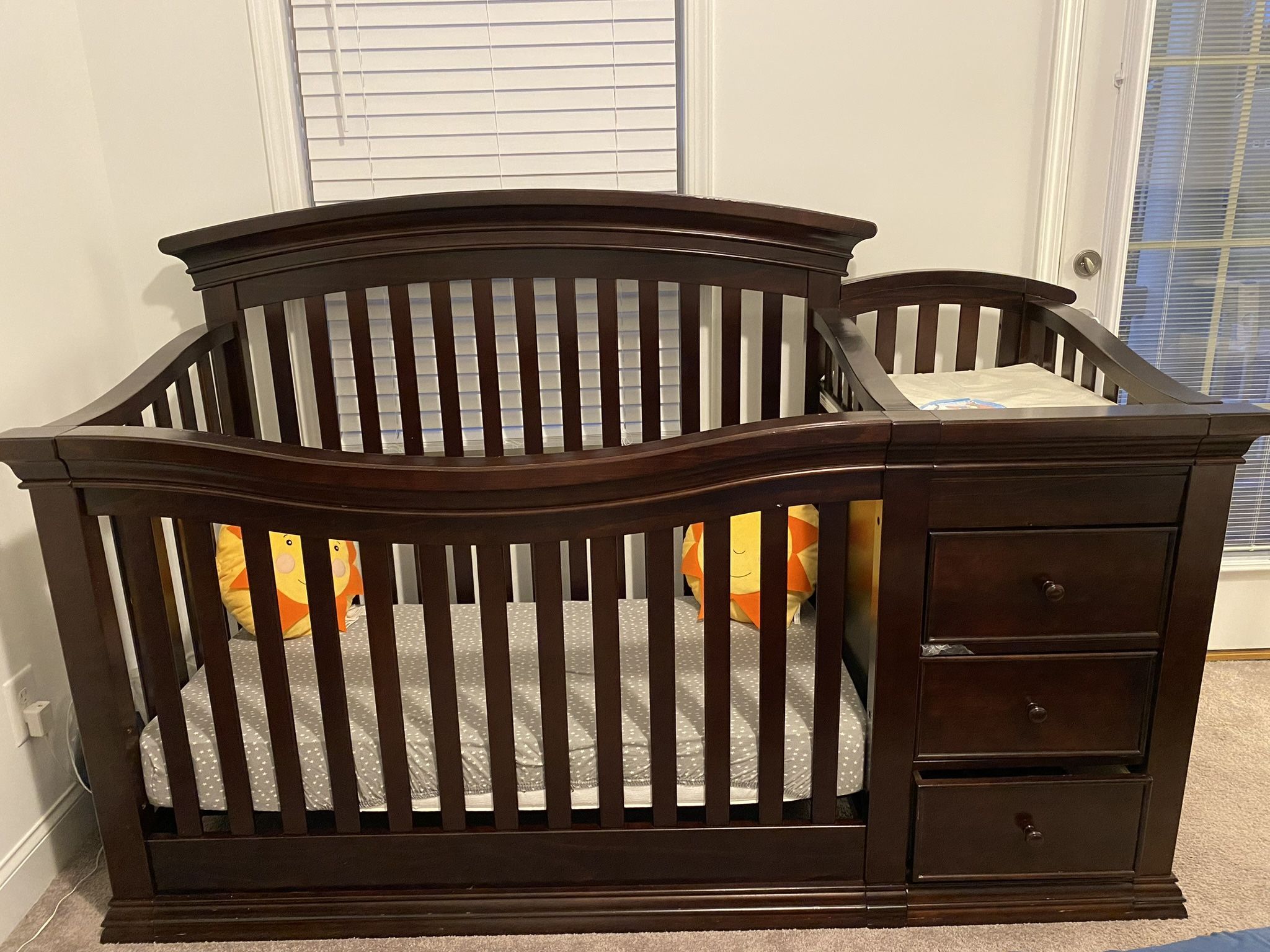 Baby Crib With Changing Table And Turns Into Toddler Bed