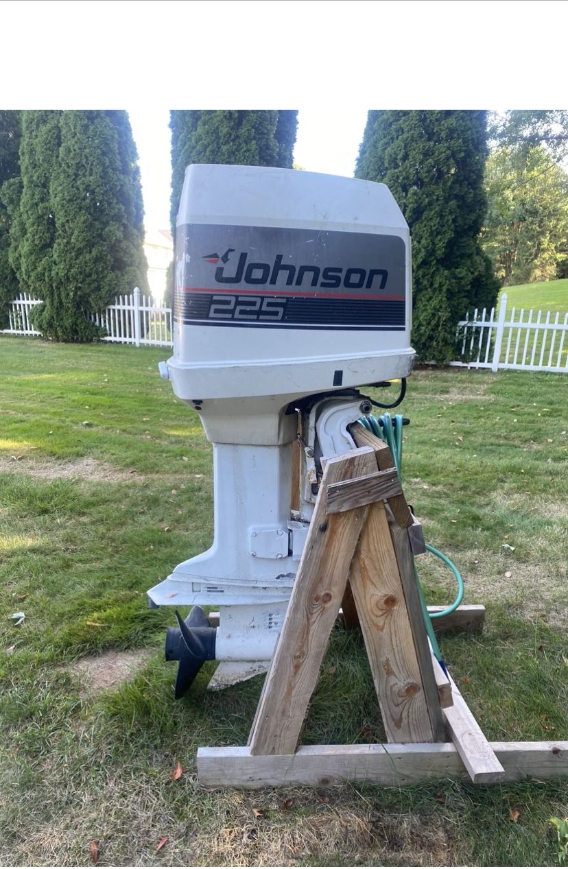 1992 Johnson 225 Outboard