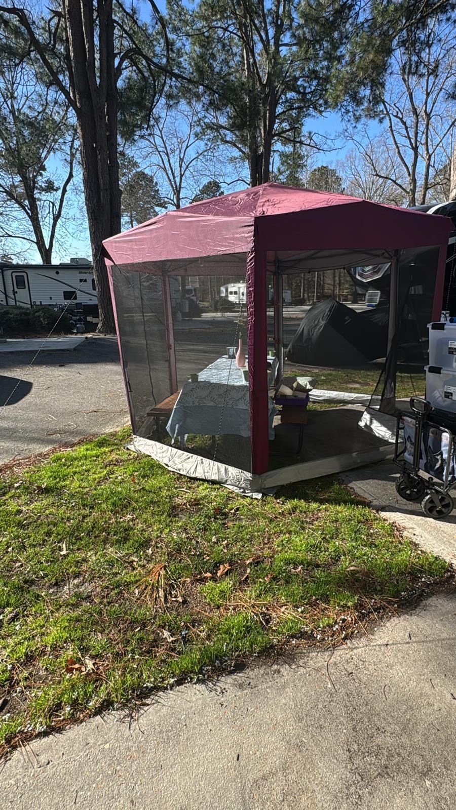 🏈 PRICE REDUCED Coleman Back Home 10.5×9 Screen House – Brand New in Box – Perfect for Tailgates & Outdoor Events!