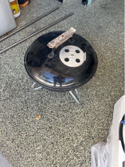 Portable charcoal grill Weber