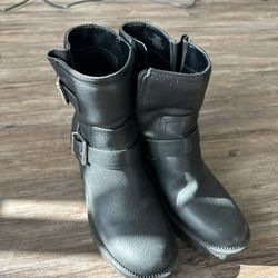 Stylish boots with heels
