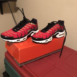 Nike Air Max plus University Red And Gold 