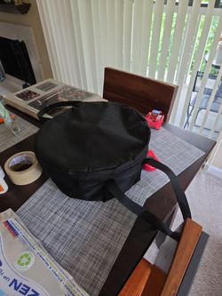Wenzel cast iron Dutch oven with lid, bag and drip rack
