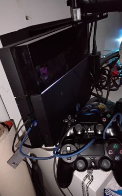 Sony Play Station 4 PS4 500GB CUH-1001A Game Console w/2 Controller