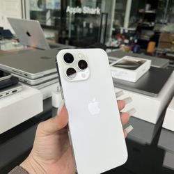 Apple iPhone 16 Pro Max 256GB! Unlocked to any company! 90 day warranty! We offer financing!
