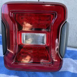 2018-2023 JEEP WRANGLER JL GLADIATOR RIGHT LED BLIND SPOT TAIL LAMP WITCH SENSOR 2018-2023 (contact info removed)8AF (contact info removed)4AA