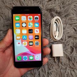 iPhone 6s - UNLOCKED - Like New  