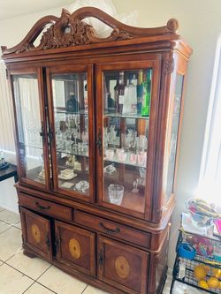 Glassware cabinet