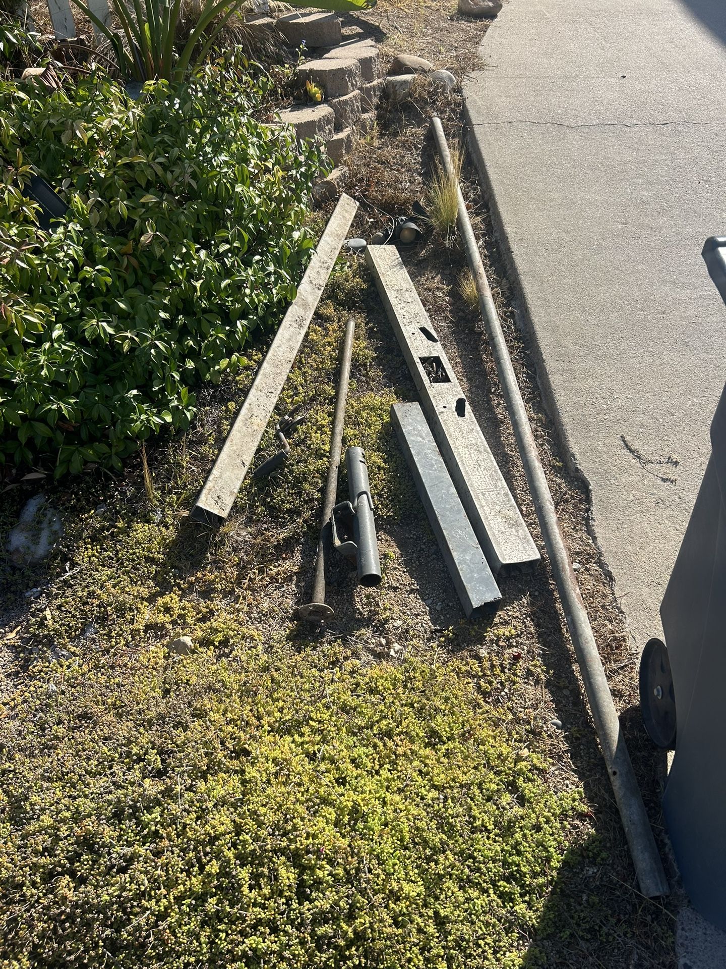 Free Scrap Metal. Boat Or Trailer Parts?