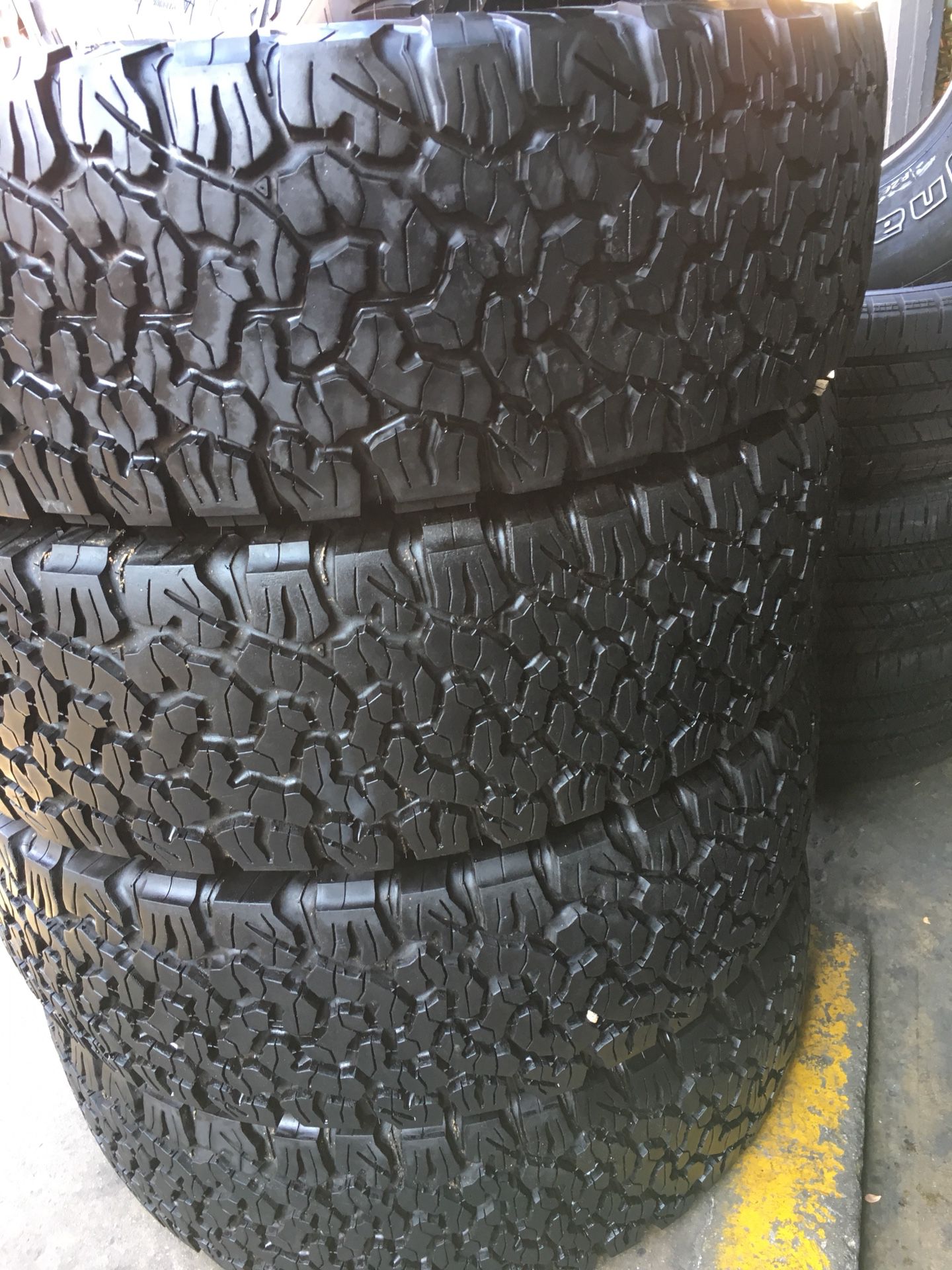 Set 5 Tires 275 70r18 Bfgoodrich Ko2 Used Like New For Sale In Los Angeles Ca Offerup