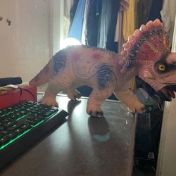 Dinosaur Models Triceratop Makes Noise
