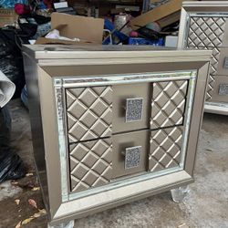 🛏️ Bedroom Set (Dresser, Nightstand, Bed Frame, Headboard & Footboard)