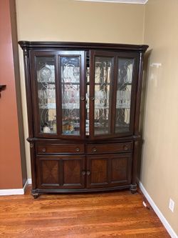 Dark Wood China Cabinet/Hutch