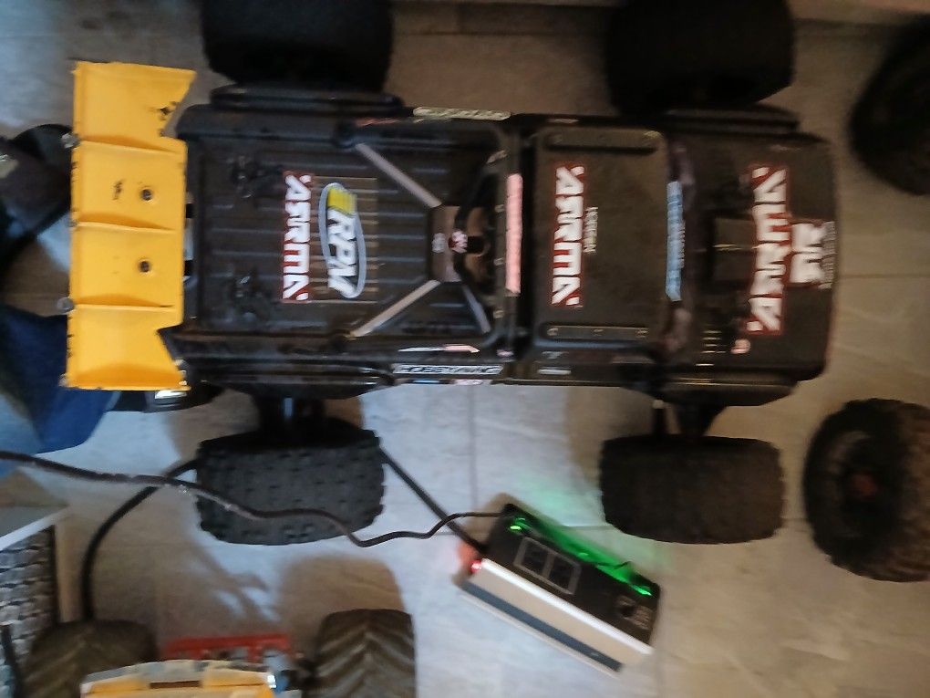 Outcast 8S RC Car ARRMA TRUCK