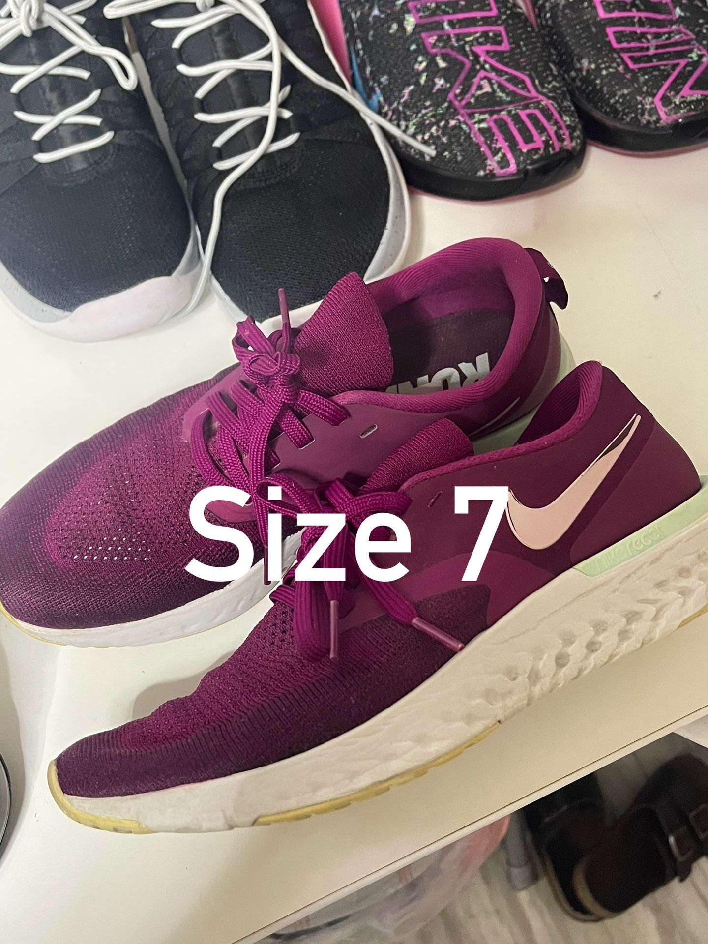 Nike Sports Magenta Shoes