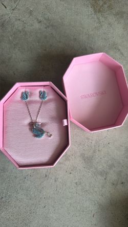 Brand new Swarovski Swan Crystal Necklace & Earrings Set – Original Box