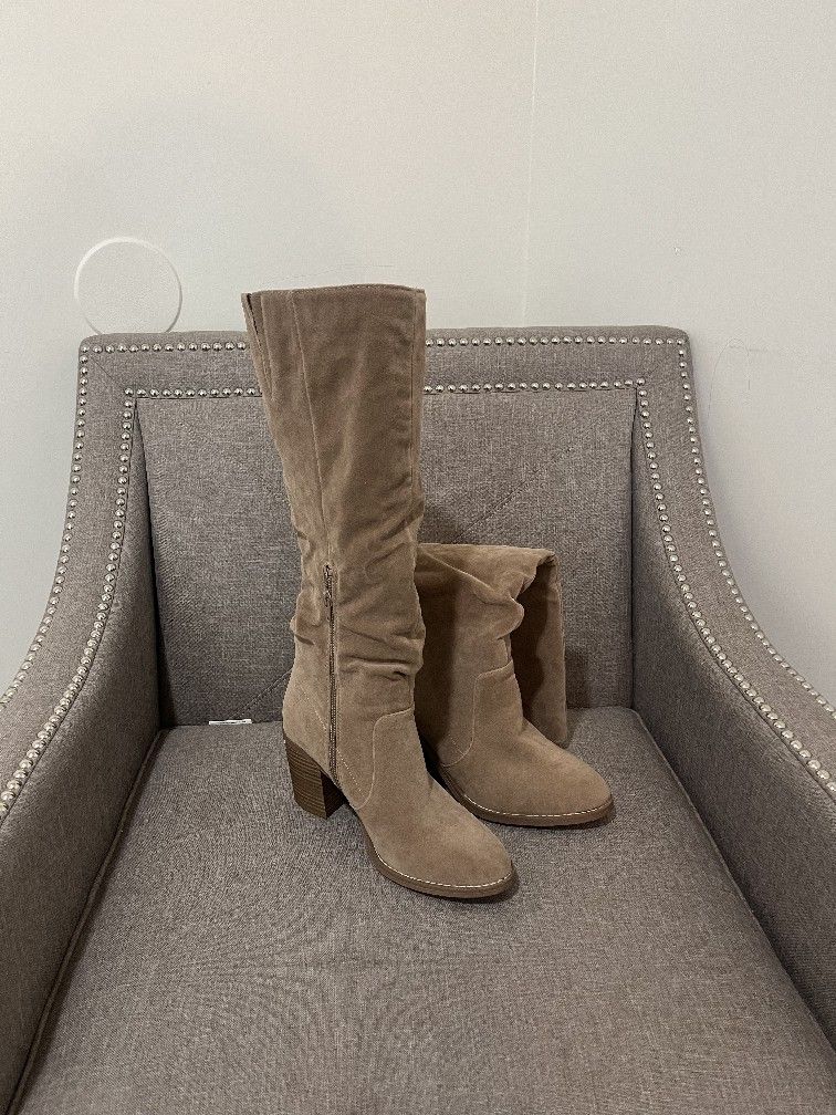 Universe Threads Grey Boots