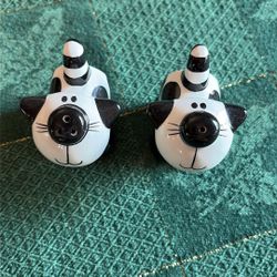 Adorable, Black And White Cat Salt And Pepper Shakers