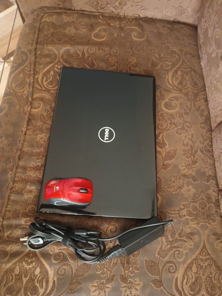 Laptop Dell Inspiron 5555-AMD-A8-12gb Ram-128gb HD SSD Solid- Go-od For Studen-ts.