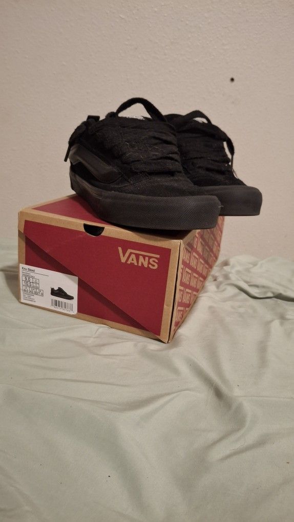 Black Knu Skool Vans (Size 9)