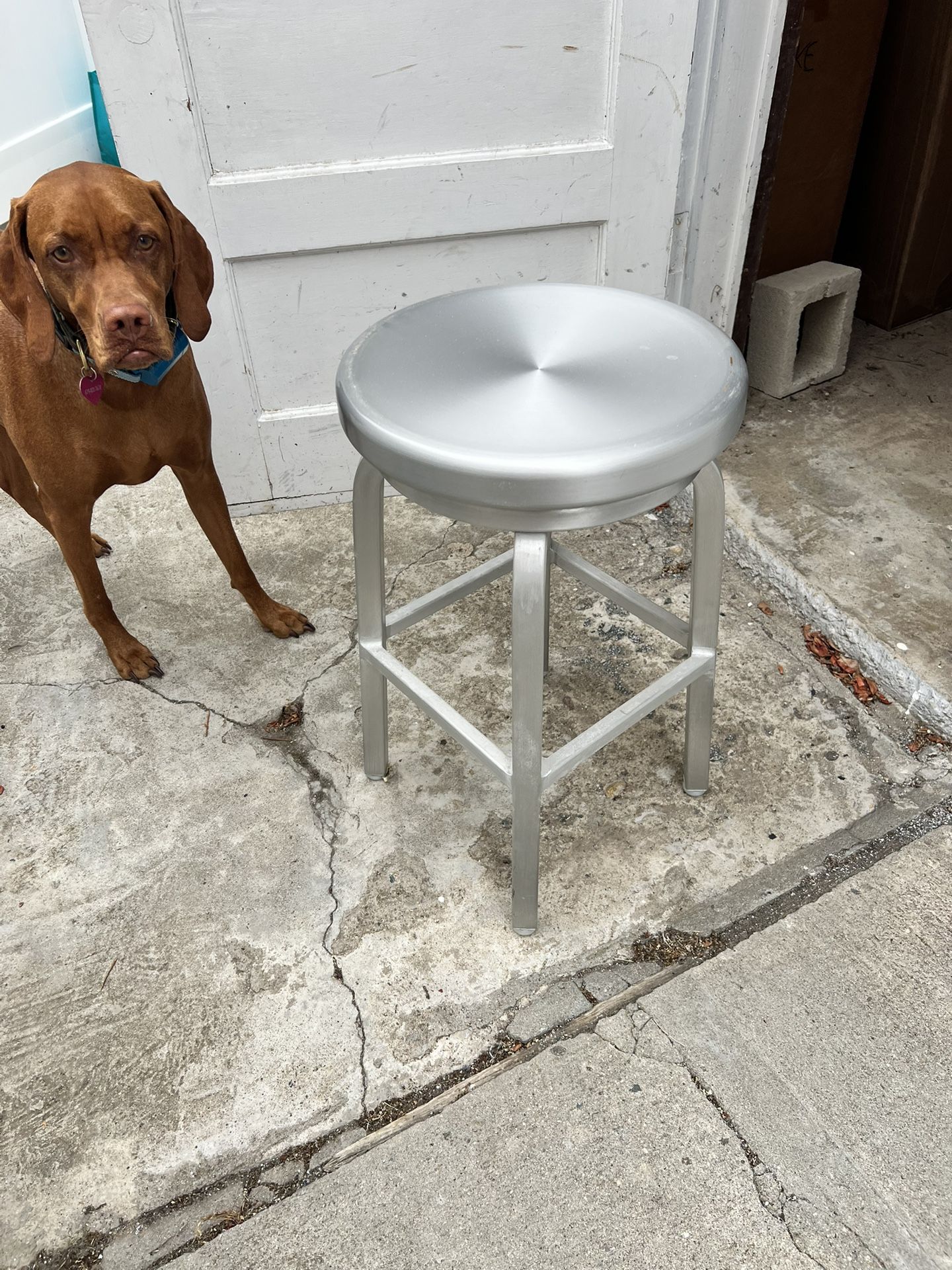 RH Single Metal Stool