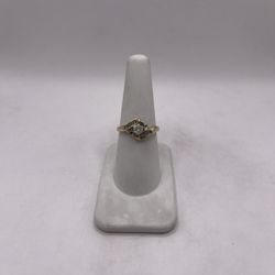 10kt Gold Diamond Engagement Style Ring 