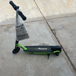 Razor E90 Electric Scooter 