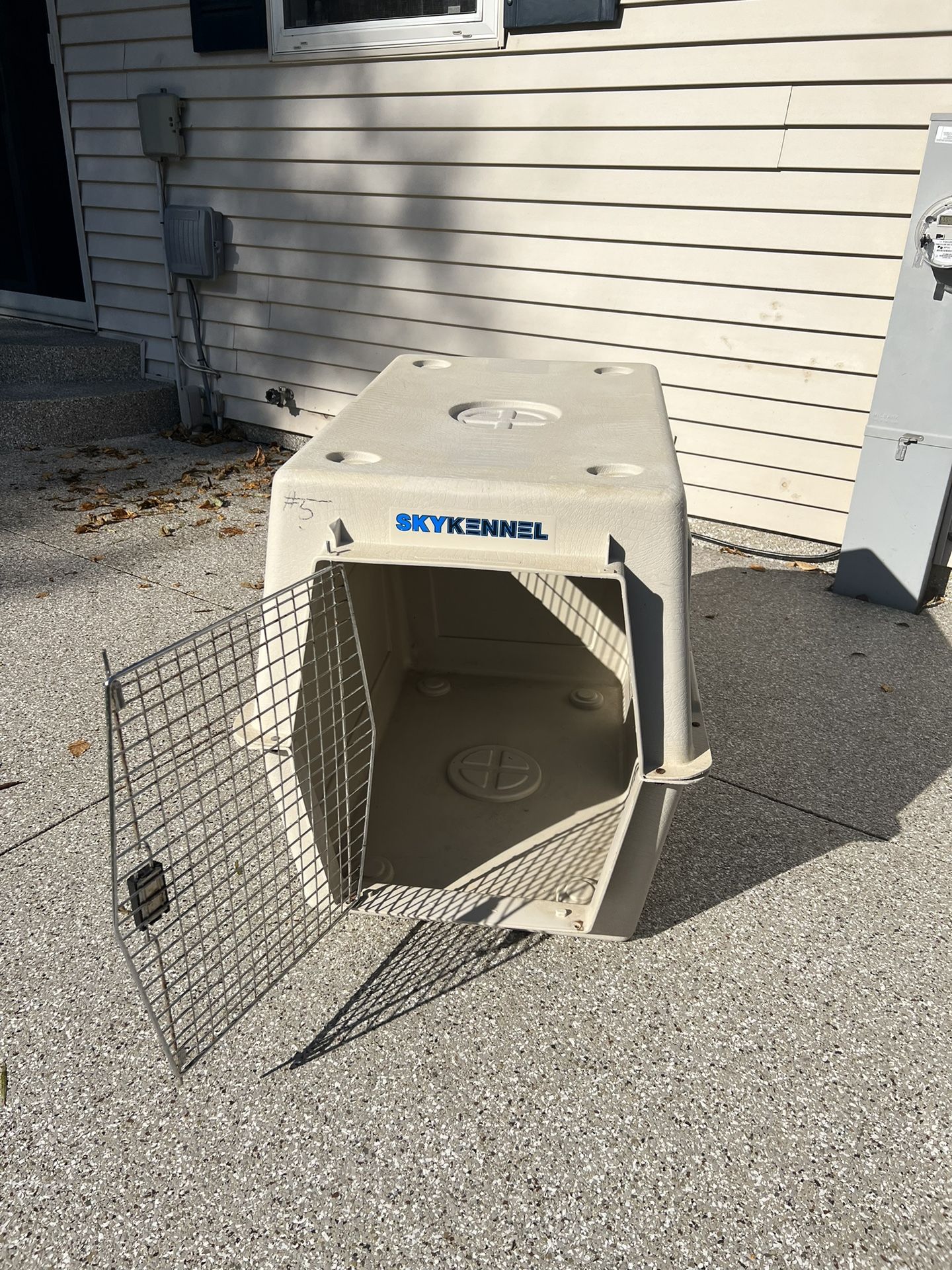 XL Plastic Travel Dog Kennel With Door