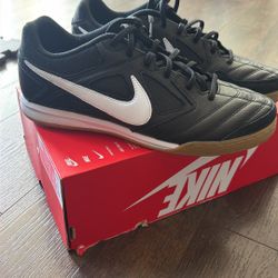 Nike GATO 10.5 Black/white Brand New 