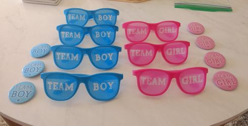 Gender reveal glasses and pins