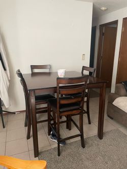 Table and chairs for sale