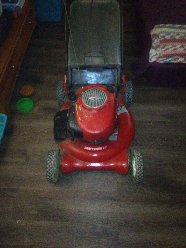 Craftsman 21 Inch Lawnmower With Bag