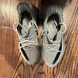 YEEZY BOOST 350 V2