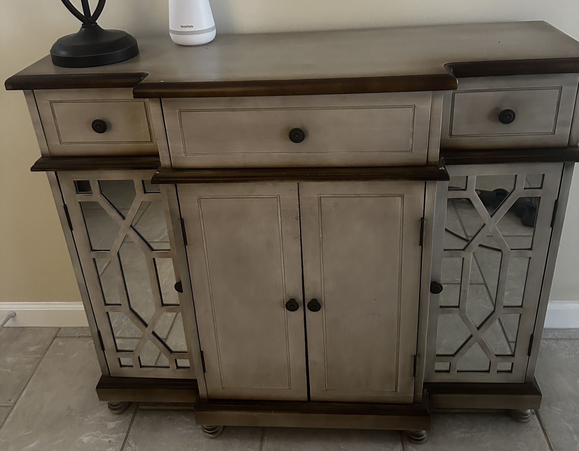 Elegant Ashley Hutch / Sideboard Cabinet – Mirrored Accents