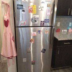 GE Stainless Steel Refrigerator 