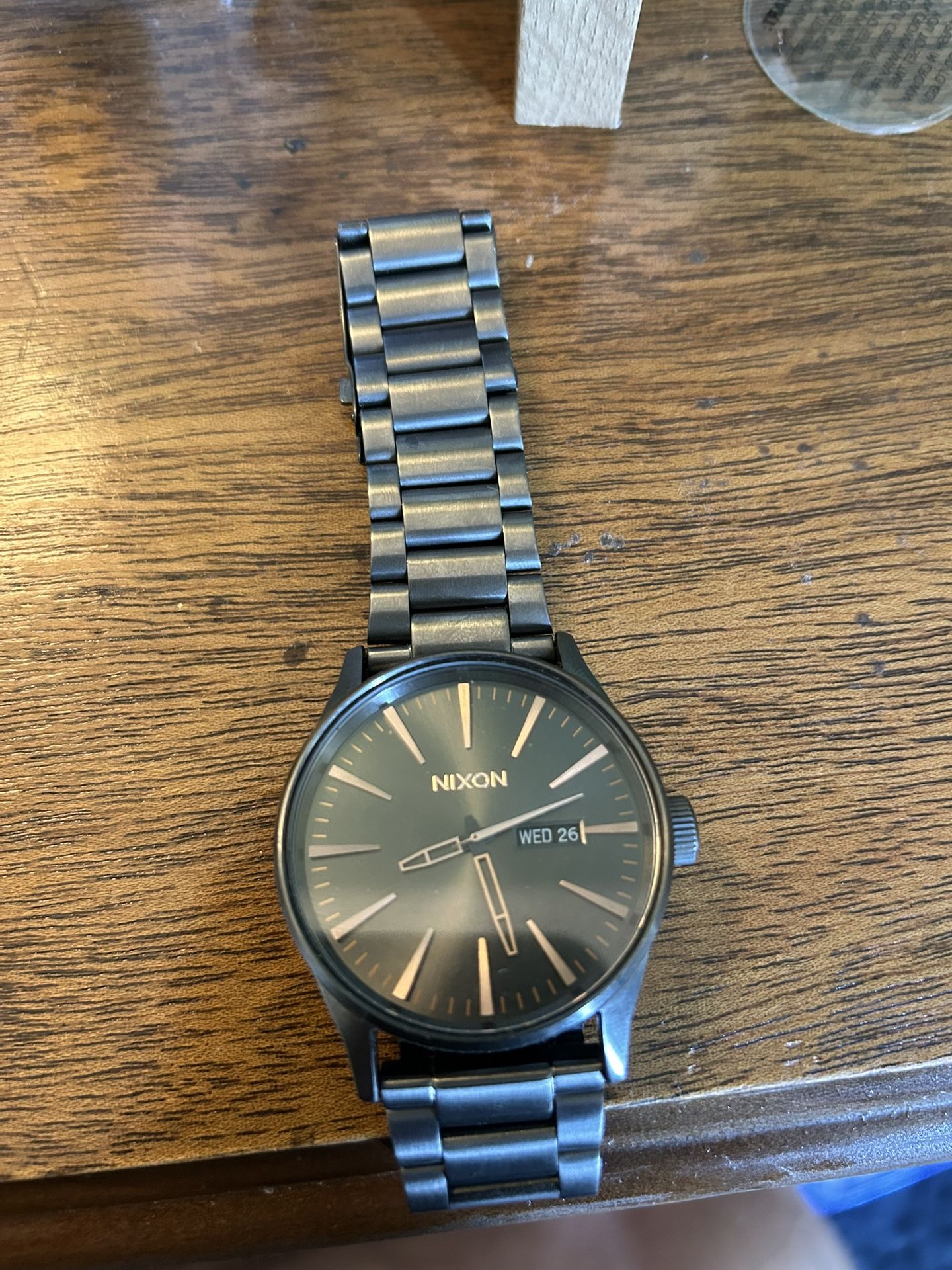 nixon never be late the sentry 100m stainless steel japan movement
