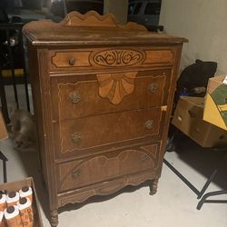Vintage Solid Wood 4 Drawer Dresser – Antique Style