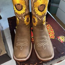 Wide Toe Sunflower Boots 